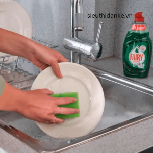 Nước rửa chén bát Fairy, chiết xuất hoa oải hương và hương thảo