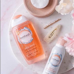 Dung dịch vệ sinh phụ nữ Femfresh Daily Wash